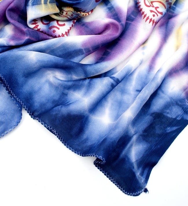 〔195cm*100cm〕ガネーシャ＆ヒンドゥー神様のタイダイサイケデリック布 - 青紫×紫×黄緑×黄色系 5 - フチの写真です