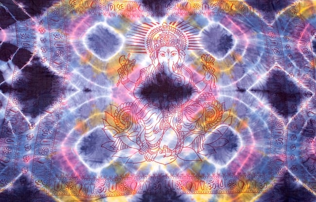 〔195cm*100cm〕ガネーシャ＆ヒンドゥー神様のタイダイサイケデリック布 - 紫×黄×ピンク×水色系 8 - 【選択：A】の写真です。このように中心にガネーシャ柄が入っています。