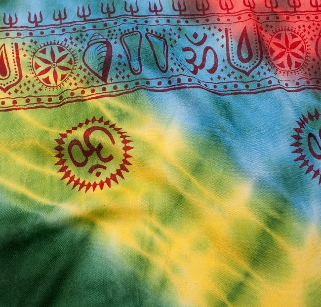 〔195cm*100cm〕ガネーシャ＆ヒンドゥー神様のタイダイサイケデリック布 - 黄×水色×緑×赤×緑系 3 - 拡大写真です
