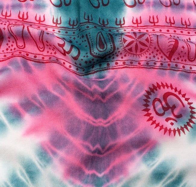 〔195cm*100cm〕ガネーシャ&ヒンドゥー神様のタイダイサイケデリック布 - 青緑×ピンク×黄色系 3 - 拡大写真です