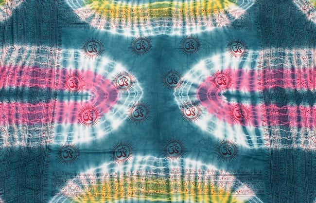 〔195cm*100cm〕ガネーシャ&ヒンドゥー神様のタイダイサイケデリック布 - 青緑×ピンク×黄色系 9 - こちらは【選択:B】神様やオーン柄アソートの例になります。