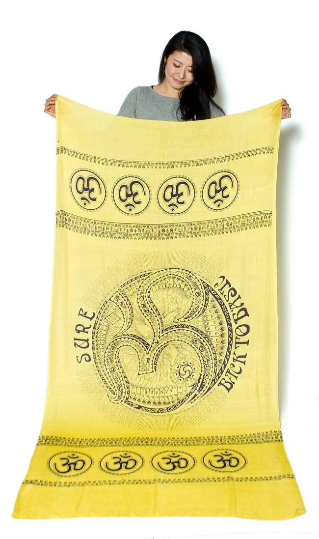 （205cm×100cm）ダイナミックオーンのラムナミ - イエロー 9 - 165ｃｍのスタッフが持ってみるとこの位のサイズ感です。