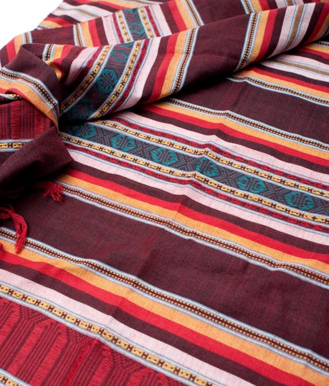 ベトナム ターイ族の伝統手織りスカーフ・デコレーション布 2 - 拡大写真です。丁寧に織られています。