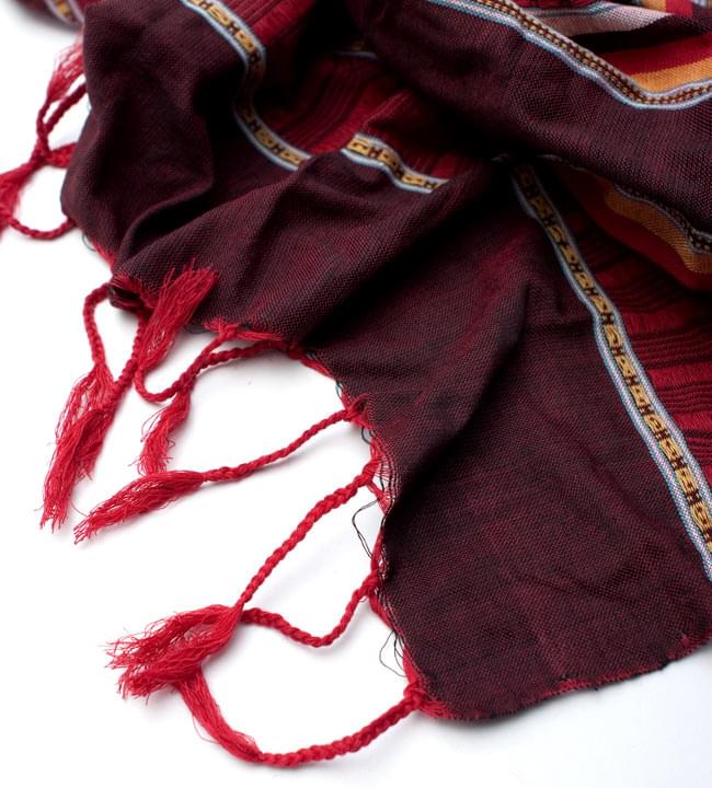 ベトナム ターイ族の伝統手織りスカーフ・デコレーション布 4 - 縁の部分の写真です。こちらは、フリンジ付きです。