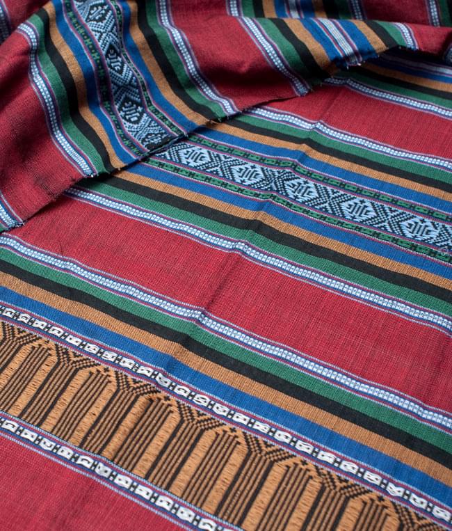 ベトナム ターイ族の伝統手織りスカーフ・デコレーション布 2 - 拡大写真です。丁寧に織られています。
