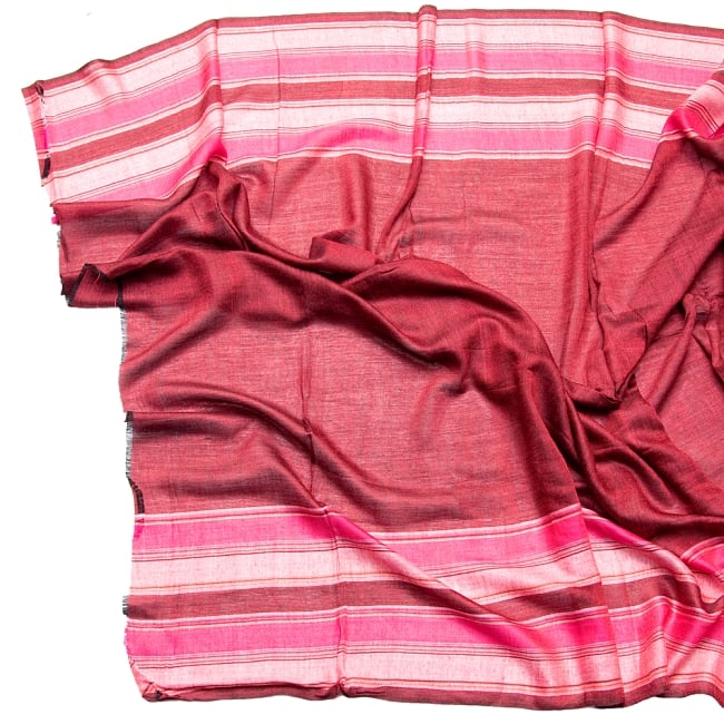 インドの伝統布　ボーダー柄のルンギー用布 〔幅97cm 1メートル切り売り〕レッド 2 - 両サイドにボーダーが入っています。