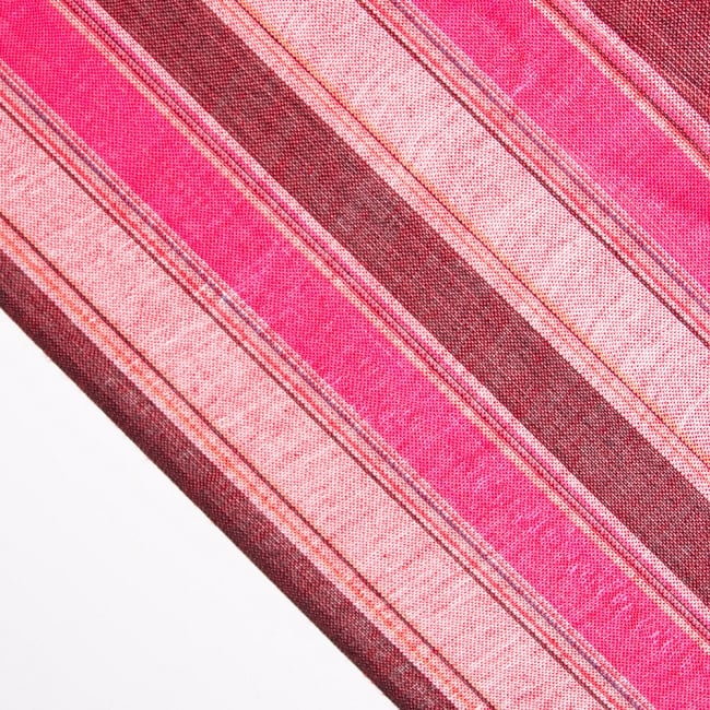 インドの伝統布 ボーダー柄のルンギー用布 〔幅97cm 1メートル切り売り〕レッド 3 - フチ、柄を拡大してみました。