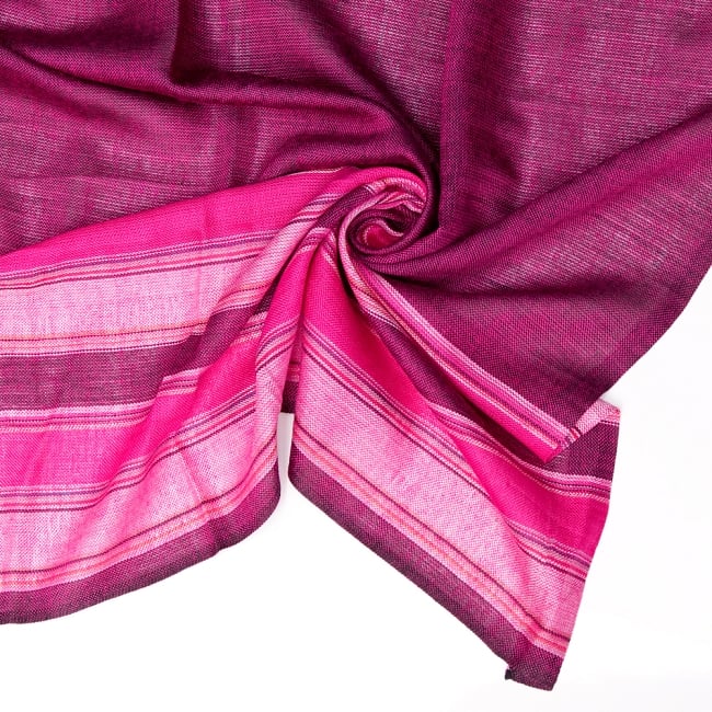 インドの伝統布　ボーダー柄のルンギー用布 〔幅97cm 1メートル切り売り〕ピンクパープルの写真1枚目です。さらりとしたビスコース生地です。ストールや、インテリア用の布としておすすめです。インド綿,切売り,ルンギー,マルチクロス