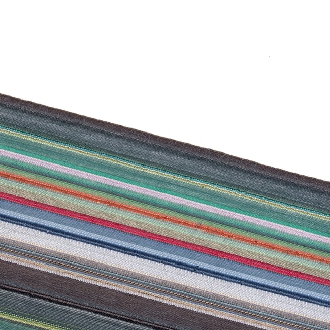 インドの伝統布 ボーダー柄のルンギー用コットン布 〔幅110cm 1メートル切り売り〕グリーン 4 - フチを撮影しました。