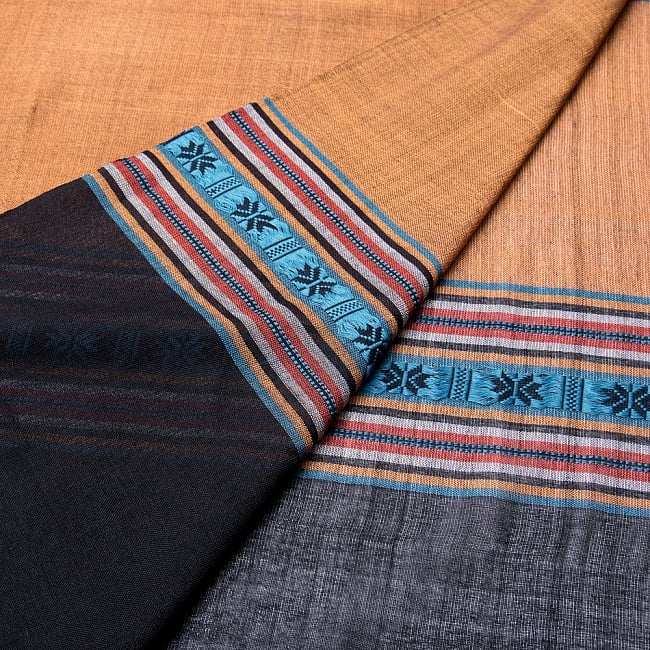 〔黒・アースカラー系アソート〕ベトナム ターイ族の伝統手織りスカーフ・デコレーション布(切りっぱなし) 2 - 拡大写真です。丁寧に織られています。