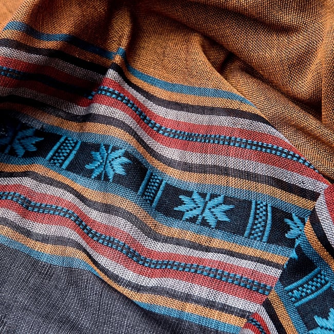 〔黒・アースカラー系アソート〕ベトナム ターイ族の伝統手織りスカーフ・デコレーション布(切りっぱなし) 4 - 拡大写真です。