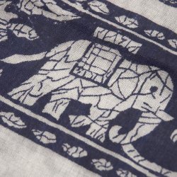 インド伝統模様とゾウ柄のルンギー - 白の商品写真