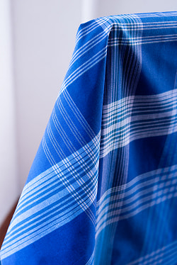  鮮やかなブルーが美しい マドラスチェックのルンギー【約120cm×約210cm】 - サブ3