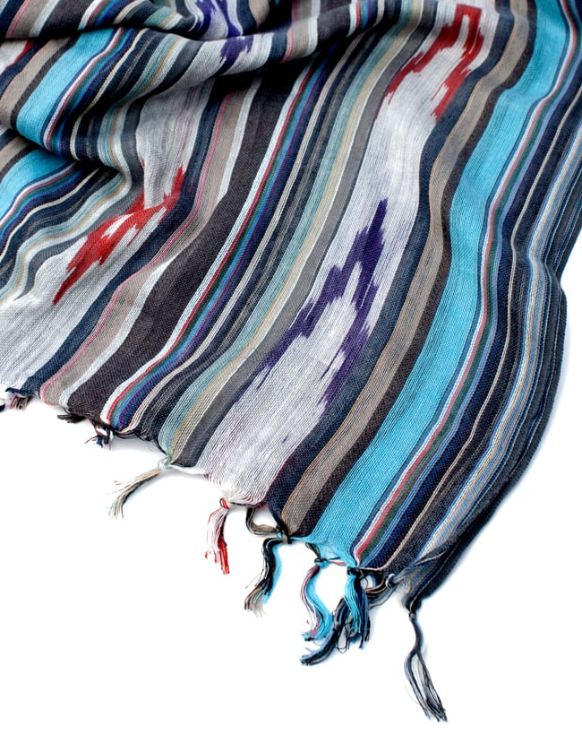 〔170cm×100cm〕ヘビーイカットルンギー - 白×水色×グレー系 6 - フリンジの写真です