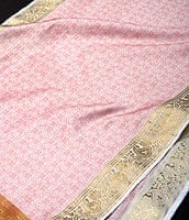 ボーダー入り 光沢スカーフ・デコレーション布 - 唐草・白×ピンクの商品写真