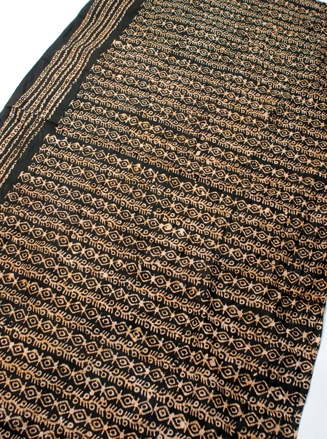 〔185cm*115cm〕インドのコットンバティック 伝統ろうけつ染め布 - 深緑 2 - 全体写真です。お部屋をアジアンな雰囲気にしてくれます。