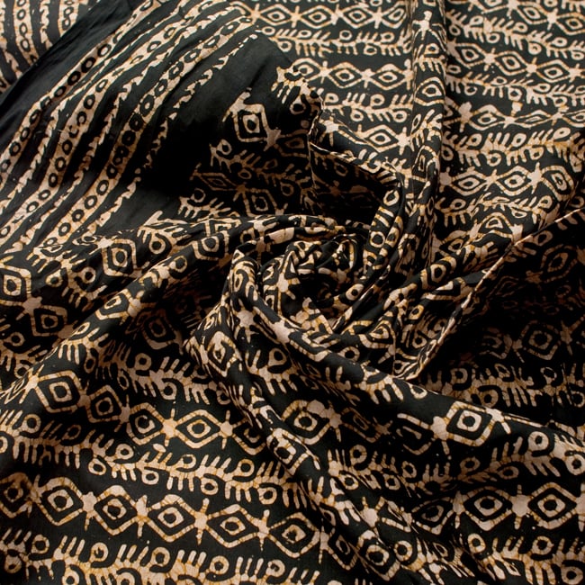 〔185cm*115cm〕インドのコットンバティック 伝統ろうけつ染め布 - 深緑 4 - 布をクシュクシュっとしてみました