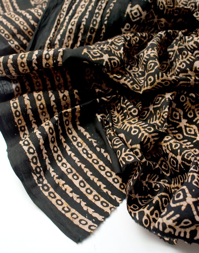 〔185cm*115cm〕インドのコットンバティック 伝統ろうけつ染め布 - 深緑 5 - フチの写真です。ざっくりと裁断されていますが、そこまで気にならないと思います。