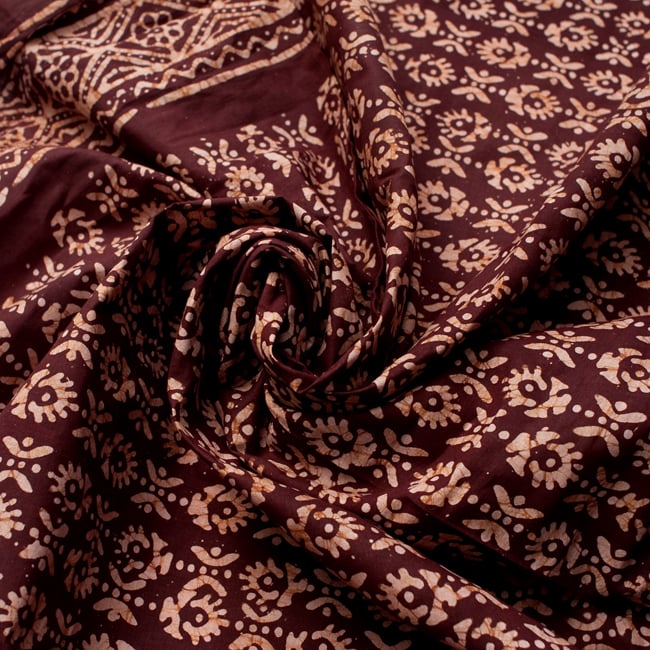 〔185cm*115cm〕インドのコットンバティック 伝統ろうけつ染め布 - 茶色 4 - 布をクシュクシュっとしてみました