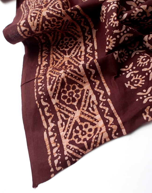 〔185cm*115cm〕インドのコットンバティック 伝統ろうけつ染め布 - 茶色 5 - フチの写真です。ざっくりと裁断されていますが、そこまで気にならないと思います。
