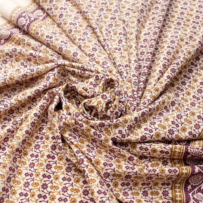 〔180cm*120cm〕インドの伝統柄 更紗模様プリント布 4 - 布をクシュクシュっとしてみました