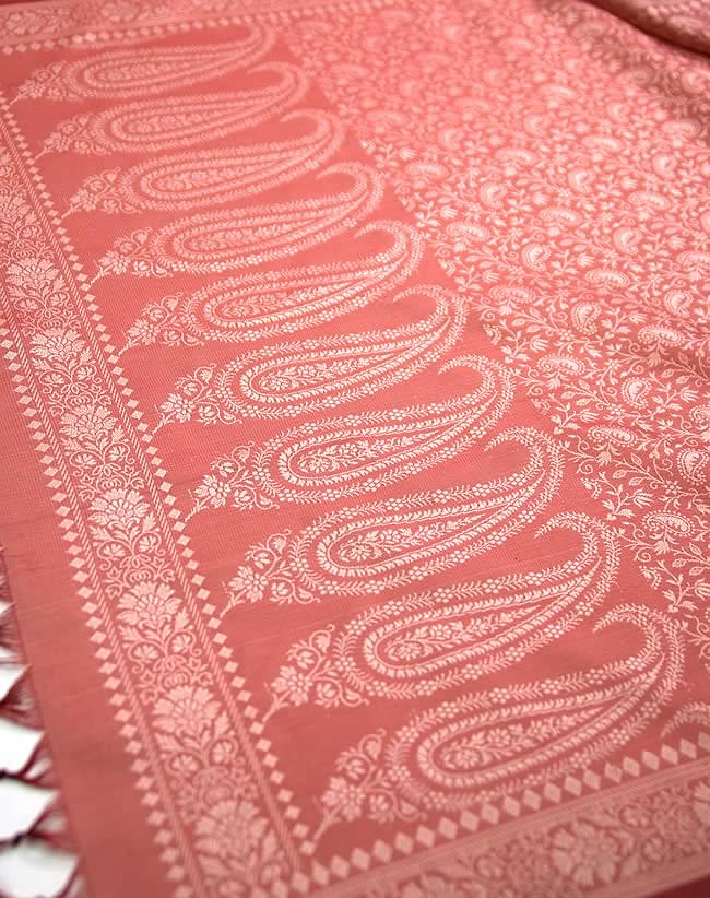 光沢ペイズリースカーフ - 2 - 斜めから撮影してみました