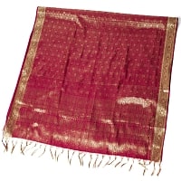 (大判)金色刺繍のデコレーション布 - 伝統模様・赤の商品写真