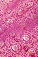 (大判)金色刺繍のデコレーション布 - 伝統模様・ピンクの商品写真