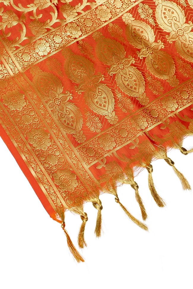 (大判)金色刺繍のデコレーション布 - 唐草・オレンジ 4 - 縁の部分の写真です。フリンジと布の色の組み合わせ綺麗です。