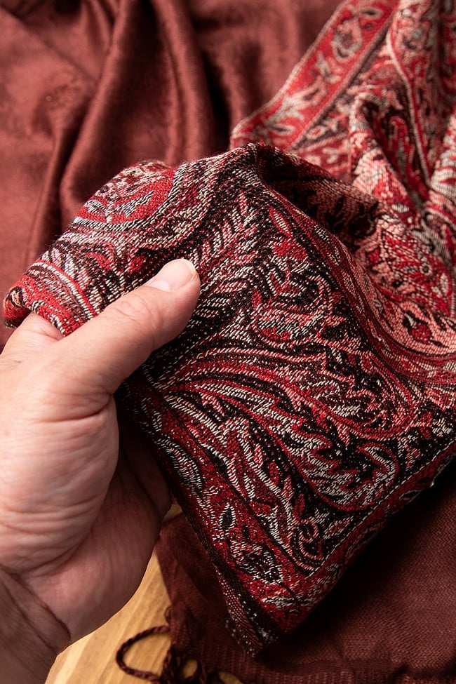 〔200cm×70cm〕インドの伝統柄 ペイズリーショール - ブラウン 8 - チクチクせず、大変なめらかなさわり心地です。