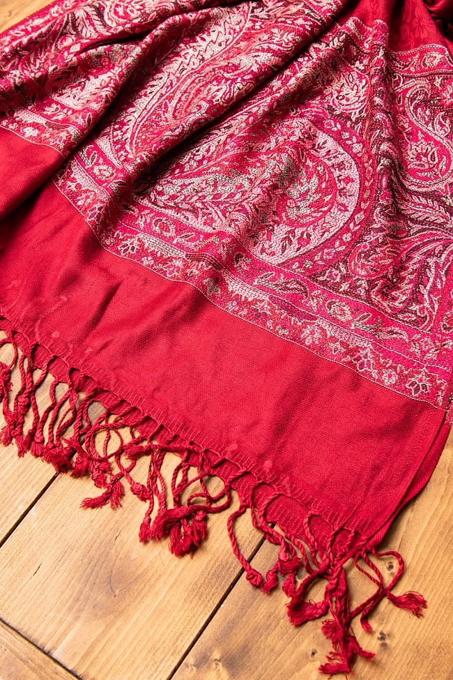 〔200cm×70cm〕インドの伝統柄 ペイズリーショール - レッド + ピンクの商品写真 3枚目 フリンジ部分を見てみました。