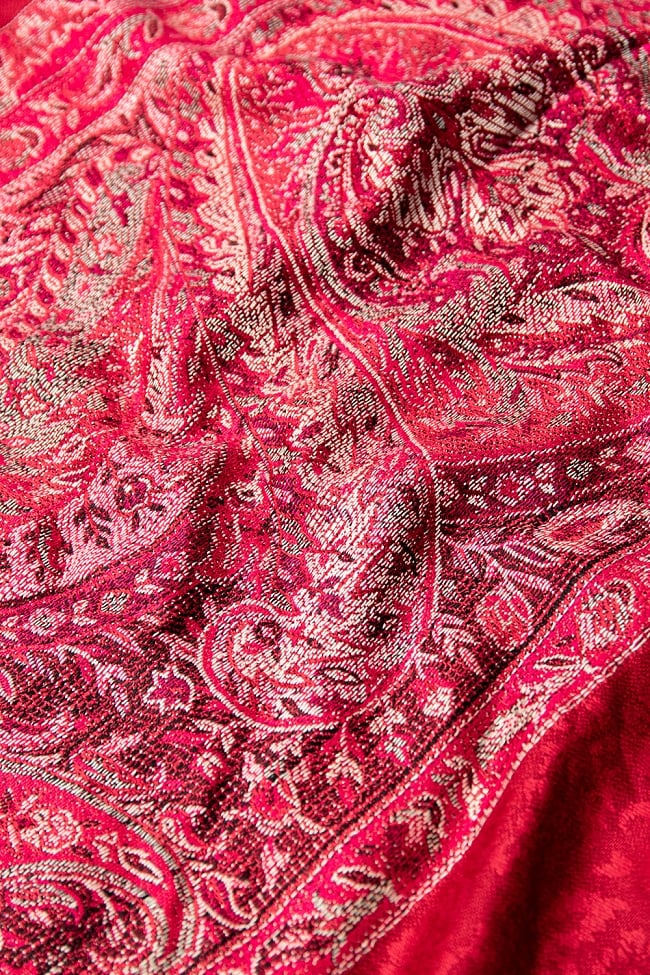 〔200cm×70cm〕インドの伝統柄 ペイズリーショール - レッド + ピンクの商品写真 6枚目 別の角度から見てみました。