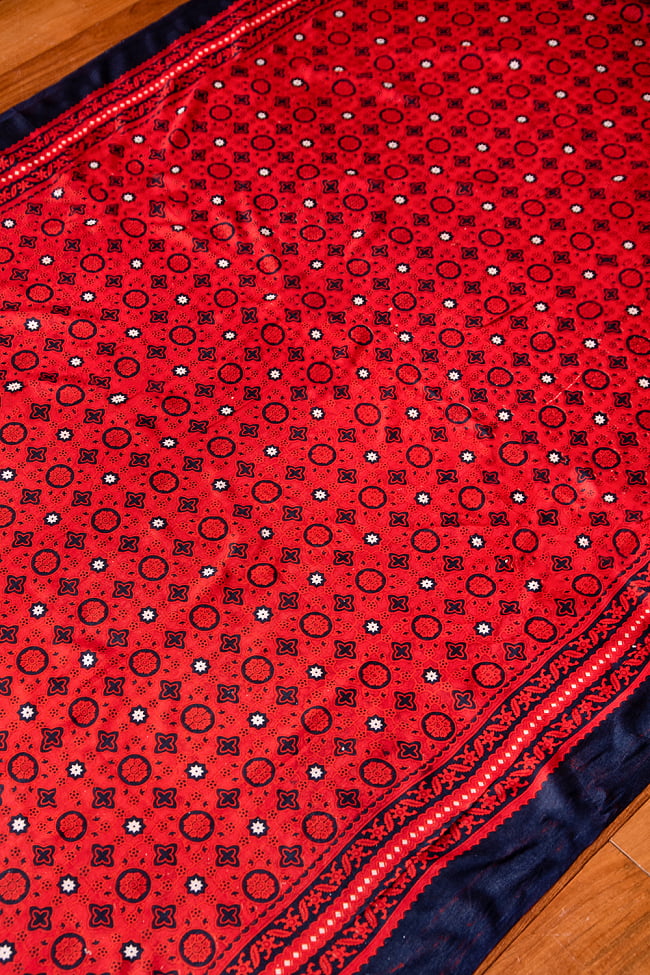 〔180cm*120cm〕インドの伝統柄 更紗模様プリント布の写真1枚目です。ソファーカバーやテーブルカバー、さまざまな所にデコレーション布として使いやすい！インドからやってきたファブリックです。更紗模様,唐草模様,ソファーカバー,テーブルクロス,布,ファブリック,バティック