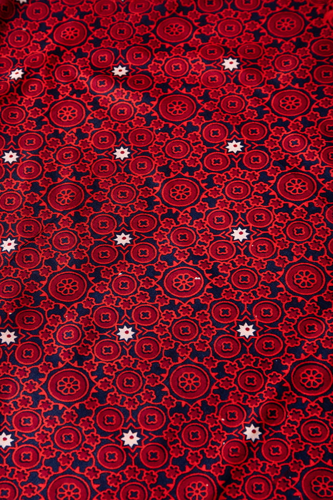 〔180cm*120cm〕インドの伝統柄 更紗模様プリント布 2 - 拡大写真です。