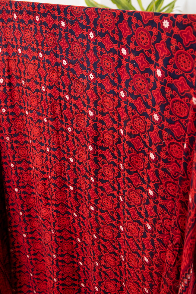 〔180cm*120cm〕インドの伝統柄 更紗模様プリント布 10 - 赤と紺のコントラストが美しいです。
