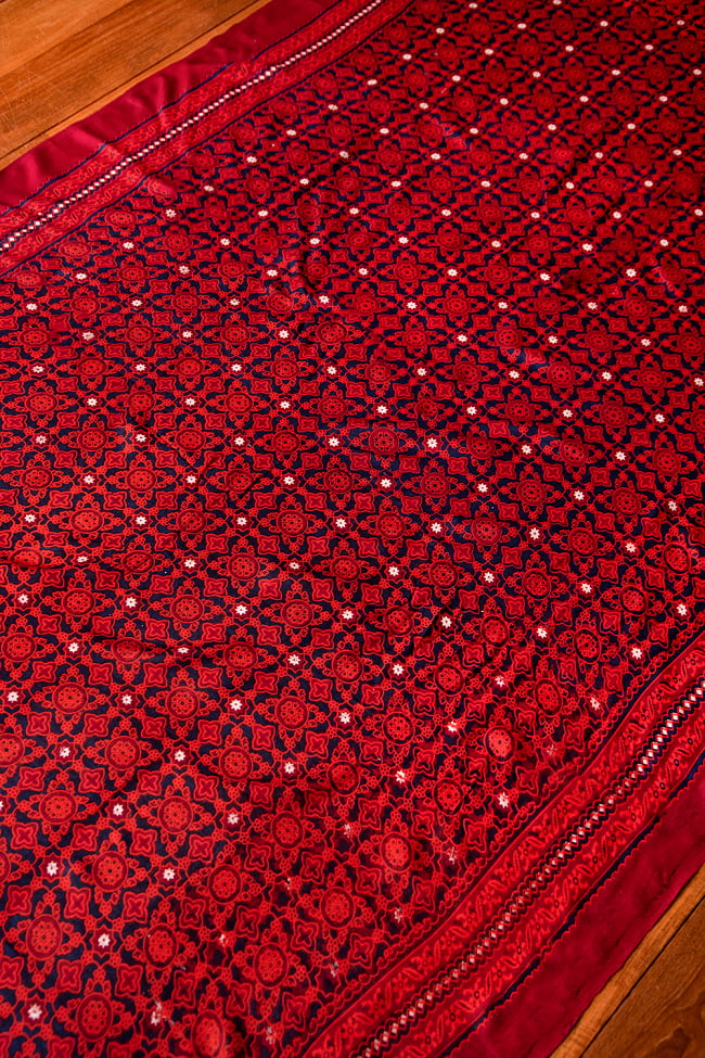〔180cm*120cm〕インドの伝統柄 更紗模様プリント布の写真1枚目です。ソファーカバーやテーブルカバー、さまざまな所にデコレーション布として使いやすい！インドからやってきたファブリックです。更紗模様,唐草模様,ソファーカバー,テーブルクロス,布,ファブリック,バティック