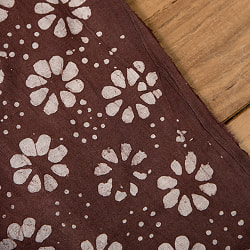 〔175cm*120cm：柄選択あり〕インドのコットンバティック 伝統ろうけつ染め布ダークブラウン - サブ4