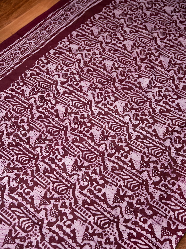 〔175cm*120cm：柄選択あり〕インドのコットンバティック 伝統ろうけつ染め布赤紫の写真1枚目です。ソファーカバーやテーブルカバー、さまざまな所にデコレーション布として使いやすい！インドからやってきたファブリックです。ろうけつ染め,バティック,ソファーカバー,テーブルクロス,布,ファブリック