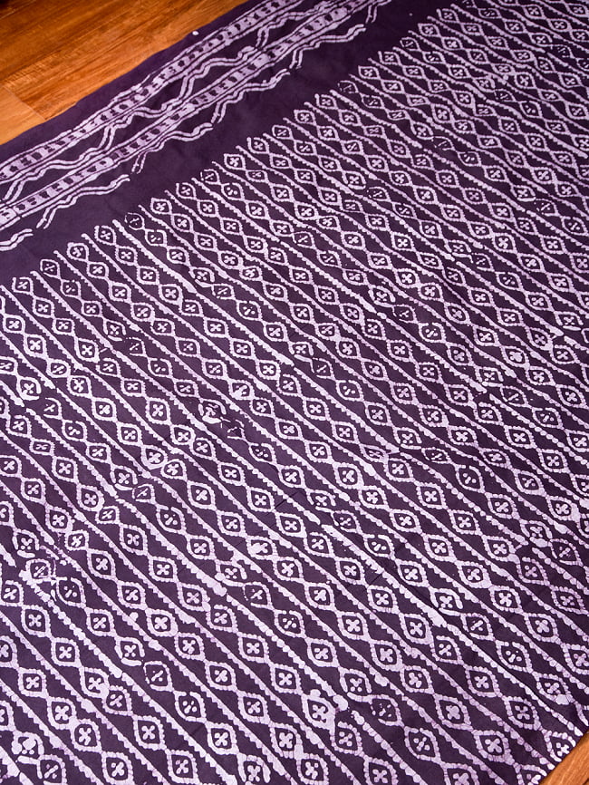 〔175cm*120cm：柄選択あり〕インドのコットンバティック 伝統ろうけつ染め布パープルの写真1枚目です。ソファーカバーやテーブルカバー、さまざまな所にデコレーション布として使いやすい！インドからやってきたファブリックです。ろうけつ染め,バティック,ソファーカバー,テーブルクロス,布,ファブリック