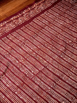 〔175cm*120cm：柄選択あり〕インドのコットンバティック 伝統ろうけつ染め布朱色の商品写真