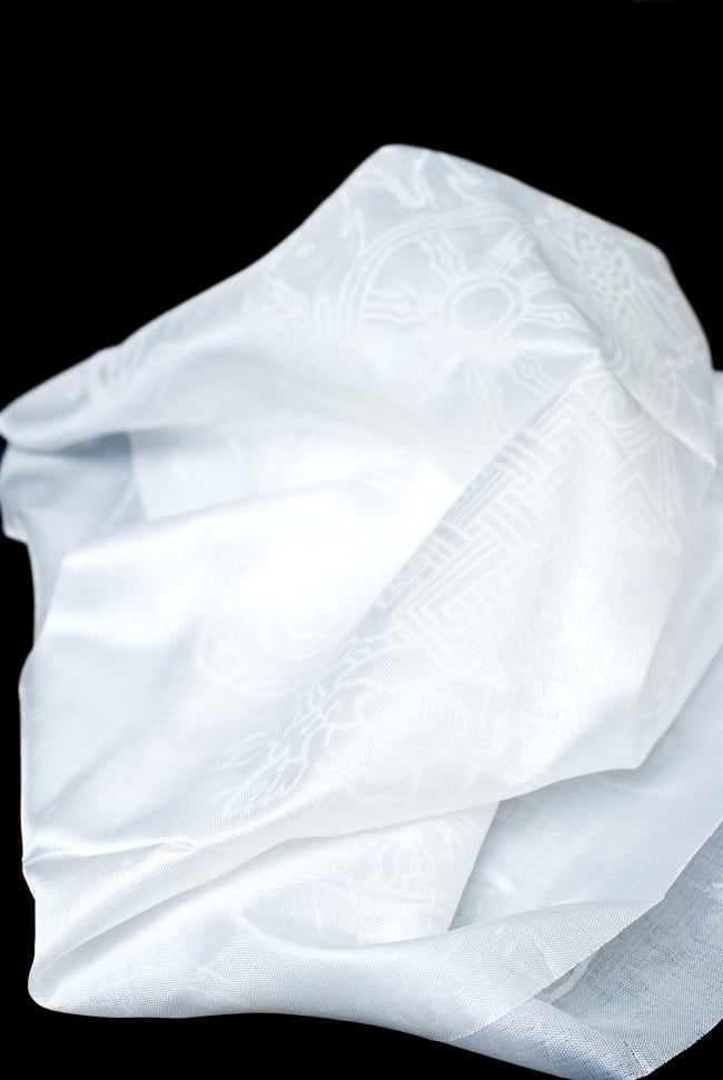 ネパールの祝福用 光沢スカーフ カタ KHATA 約160cm （白） 4 - 光沢はこのような感じです