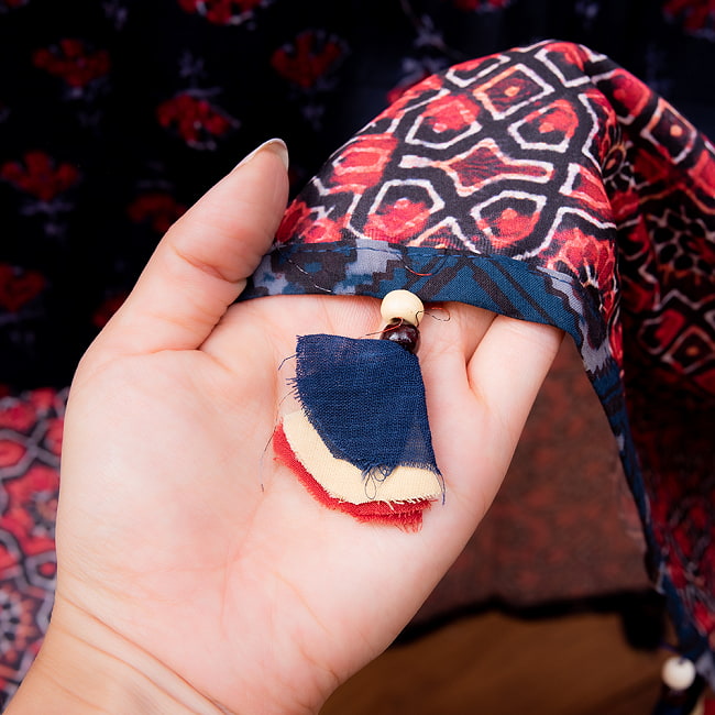 【インド品質】 1点もの インドの伝統柄 アジュラックプリント ドゥパッタ ストール【約76cm×224cm】 8 - 端には飾りふさがあります こちら1つ取れていてありません