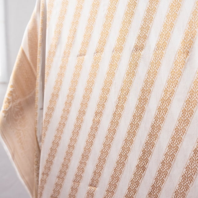 【アソート】　白地に金糸を織り込んだインドのドゥパッタ　約265cm×約115cm 24 - No.4アソートの例です。