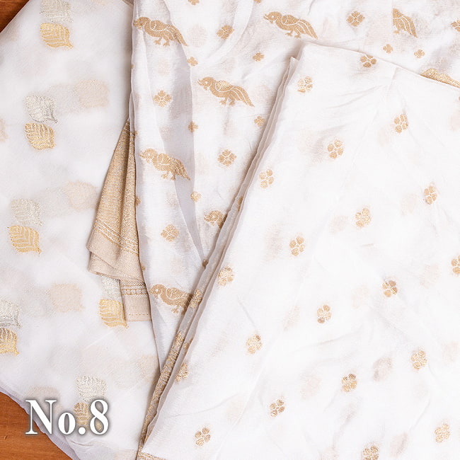 【アソート】　白地に金糸を織り込んだインドのドゥパッタ　約265cm×約115cm 31 - No.8アソートの例です。