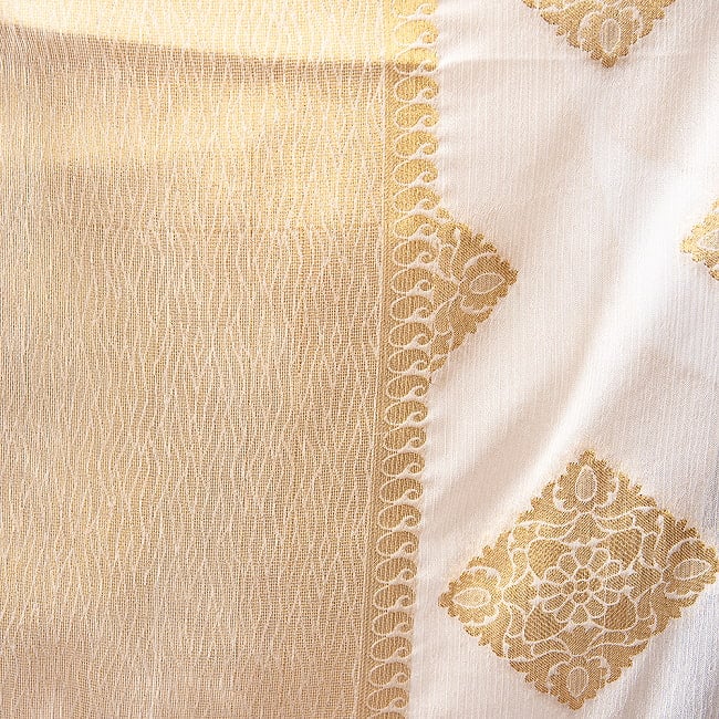 【アソート】　白地に金糸を織り込んだインドのドゥパッタ　約265cm×約115cm 6 - 横は太めラインが。