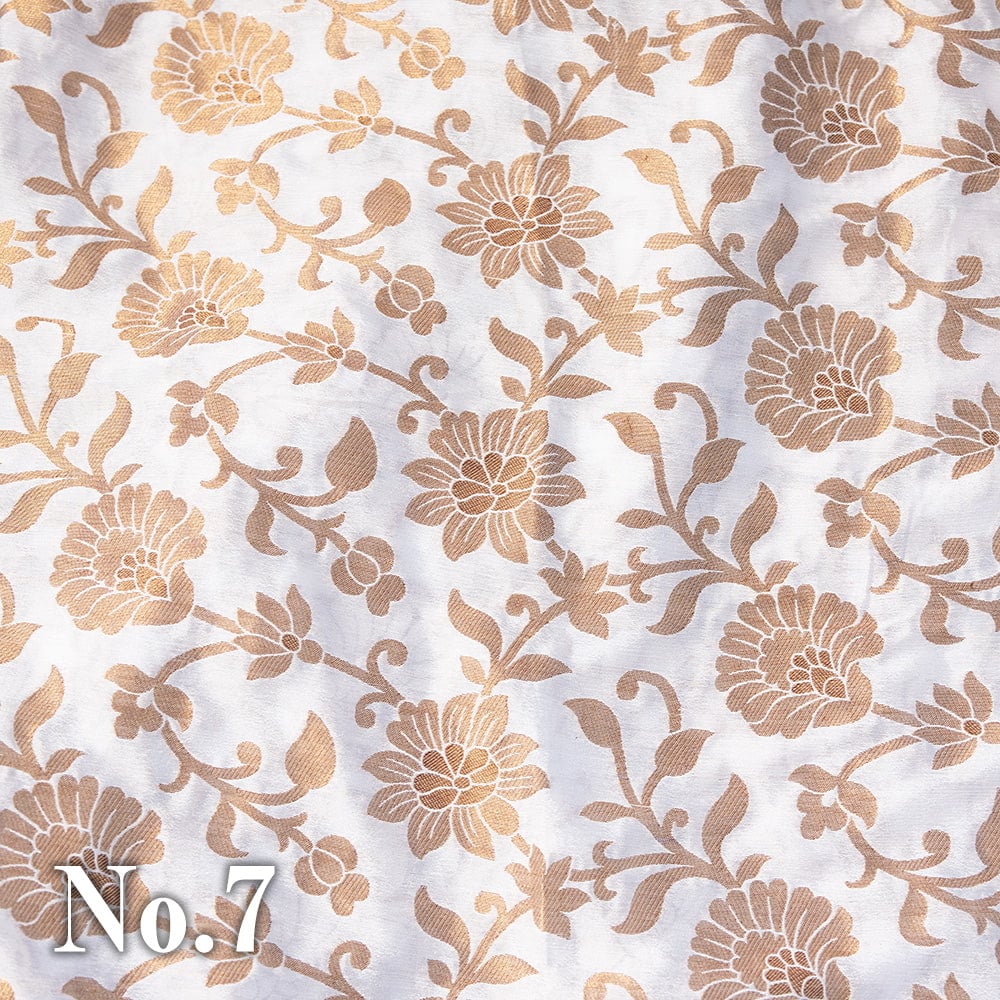 【アソート】　白地に金糸を織り込んだインドのドゥパッタ　約265cm×約115cm7枚目の下部説明写真です