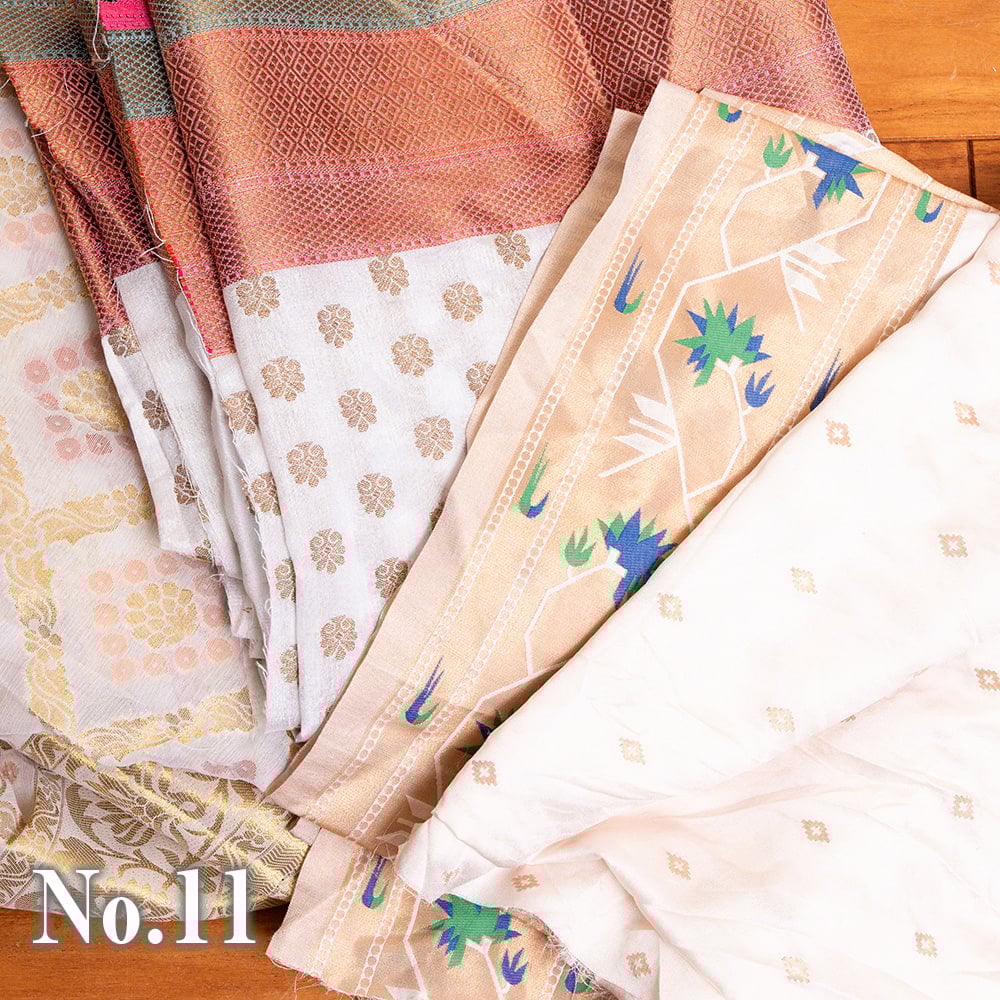 【アソート】　白地に金糸を織り込んだインドのドゥパッタ　約265cm×約115cm11枚目の下部説明写真です