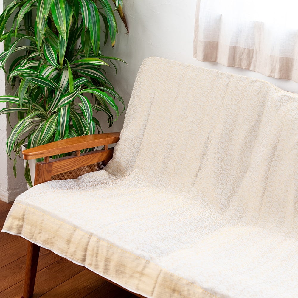 【アソート】　白地に金糸を織り込んだインドのドゥパッタ　約265cm×約115cm7枚目の説明写真です