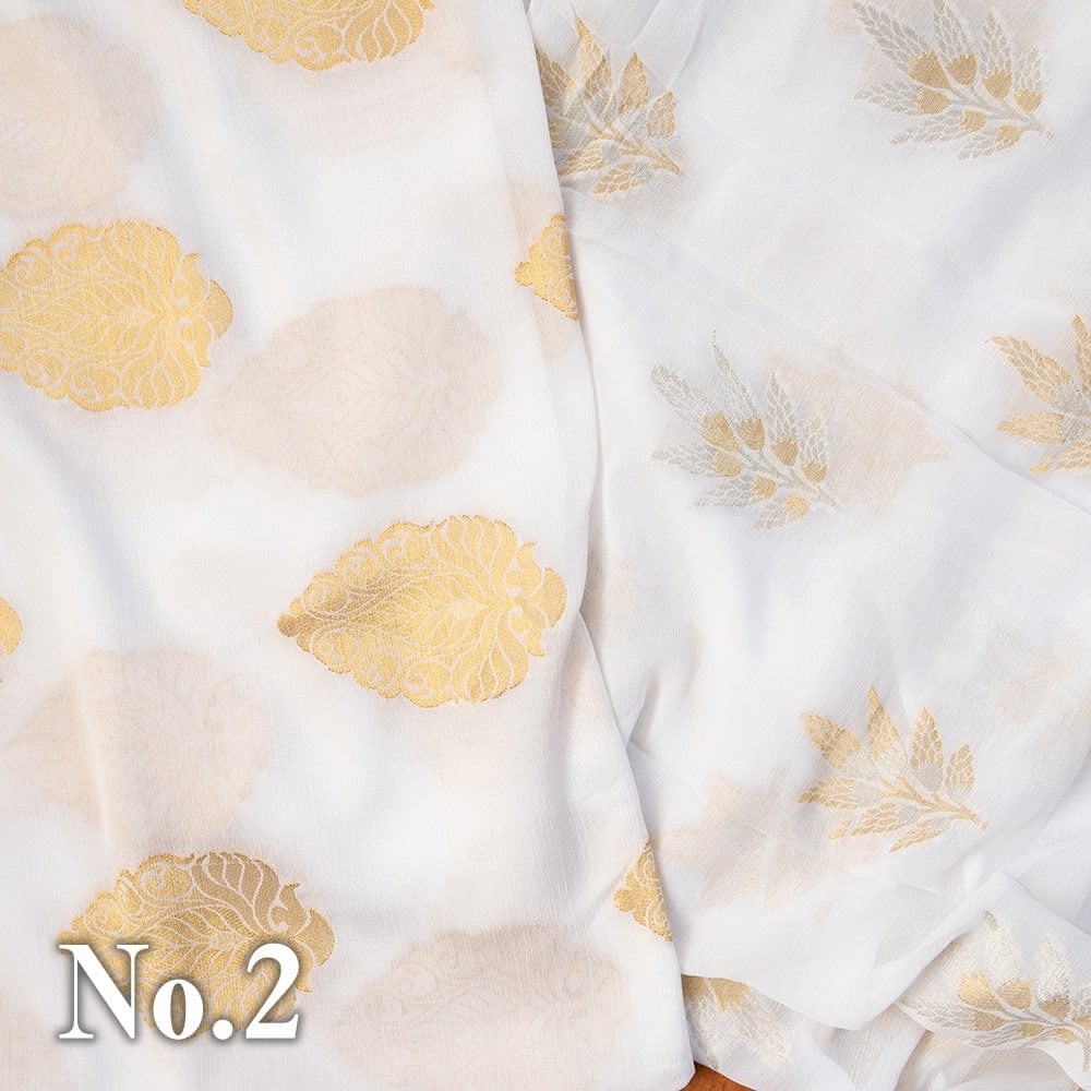 【アソート】　白地に金糸を織り込んだインドのドゥパッタ　約265cm×約115cm2枚目の下部説明写真です