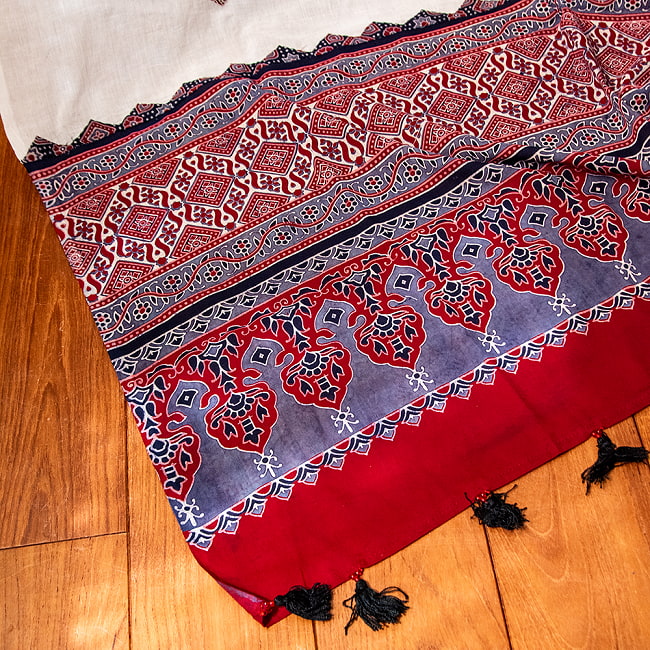アジュラック染め布とバルメール村アップリケの大判布 約115cm x 180cm 10 - 巻いても美しい
